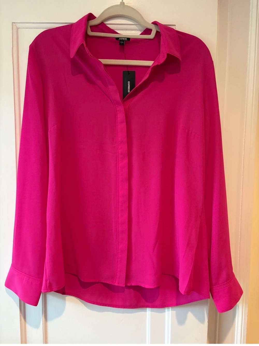 EXPRESS Women’s Fuchsia Button-Front Blouse Size Large